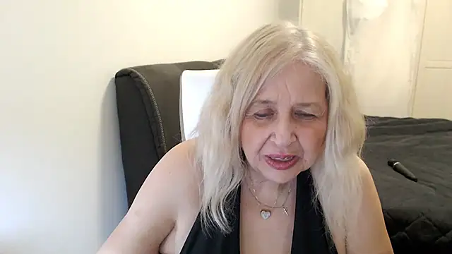 SusiLifeXXX: онлайн-секс-чат