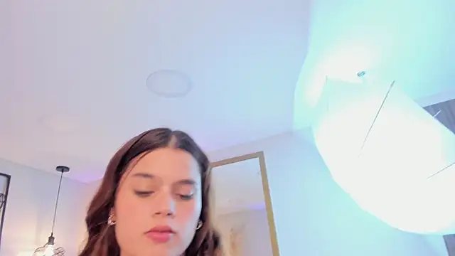 Irina__Collins Adlı Modelin Canlı XXX Sohbeti