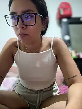 Chatroom XXX en direct de Mila_Morgan