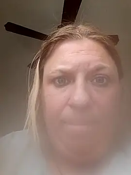 Playmate86 live XXX chat