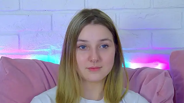 TinnaBurton live XXX chat