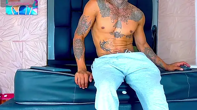 Hot_Latino_x Show Webcam