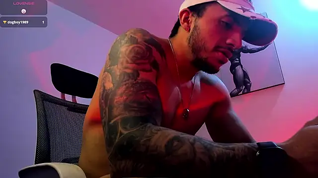 LiamReigns_ Live XXX Chat