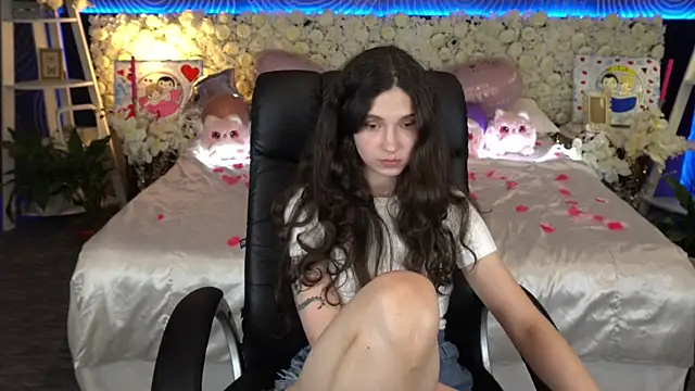 BabyFlowerr Adlı Modelin Canlı XXX Sohbeti