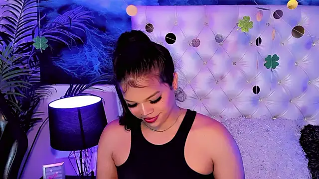 Keira_Fox31 在線直播表演