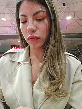 Karen_San_Miguel: απευθείας συνομιλία ΧΧΧ