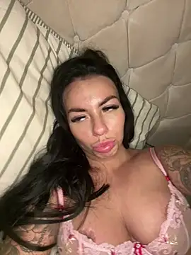 BELLABLACKXUK élő XXX-chatje