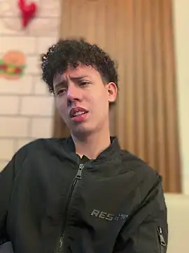 yoursexyjose 即時 XXX 聊天