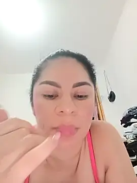 luna_pinky Live XXX-chat