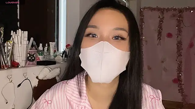 Tieu-Mayn Live XXX chat