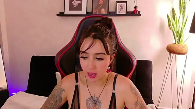 EmmyEvans1 Live XXX-Chat