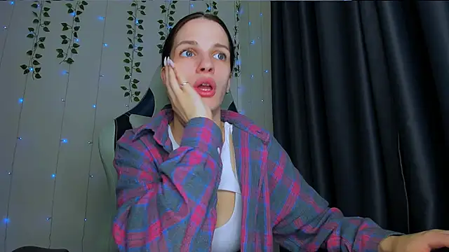 دردشة KarlaSim الجنسية المباشرة