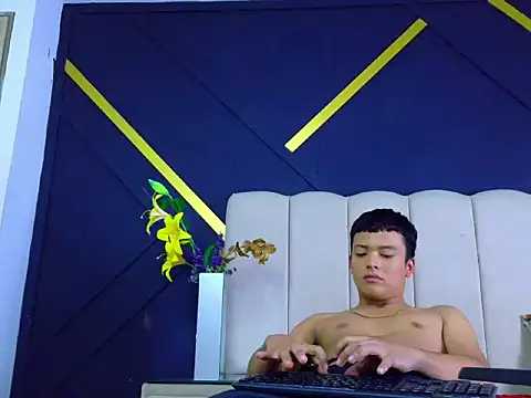 ThiagoGonzalez_ Show in webcam