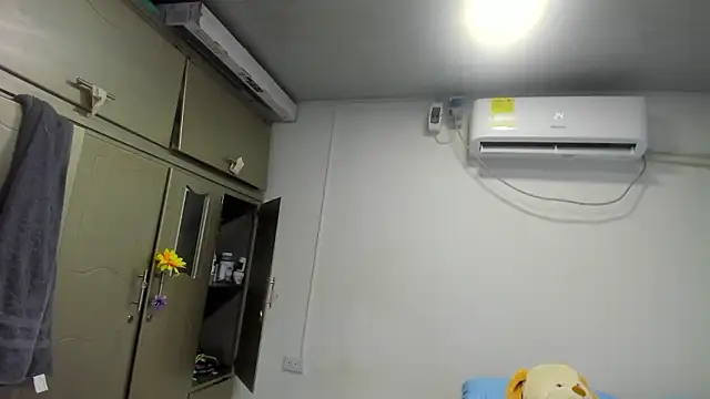 vennuss19 Adlı Modelin Canlı XXX Sohbeti