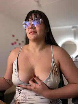 Lia_flowers' Live XXX Chat