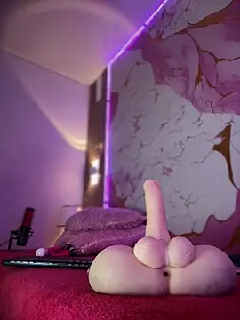 Pokazy przed kamerką – Woo_isDaphne