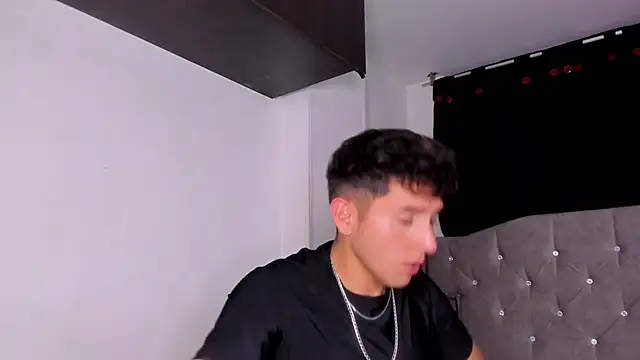 Chat XXX Live naughtysalomon__