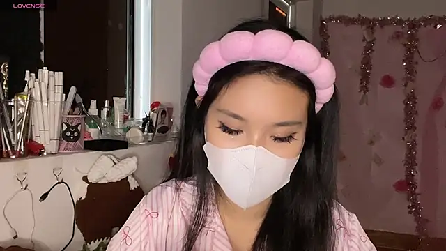 Tieu-May Chat XXX in diretta