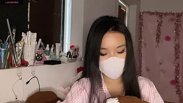 Chatroom XXX en direct de Tieu-May