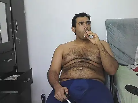 AlphaLatinoBear Adlı Modelin Canlı XXX Sohbeti