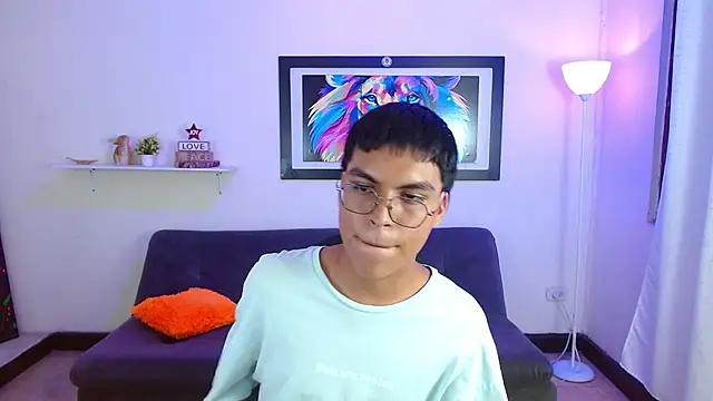 Maecum18 Adlı Modelin Canlı XXX Sohbeti