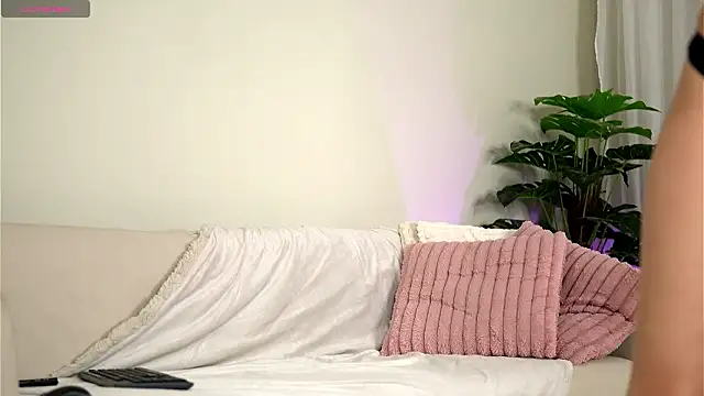 ClassyKatyy: онлайн-секс-чат