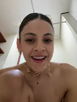 alana15 élő XXX-chatje