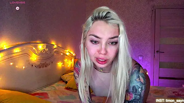 LillyMoure_ 现场XXX聊天