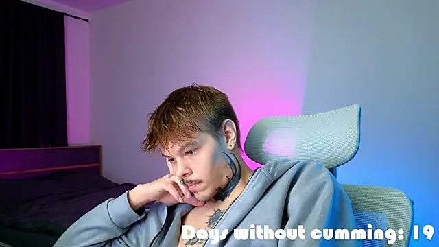 DENIS_HERE webkamerás műsora