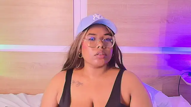 Your_big_ebony_goddness' Live XXX Chat