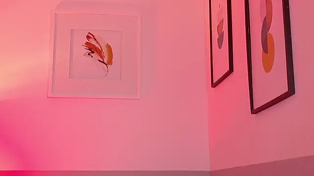 Chatroom XXX en direct de cutepetitee