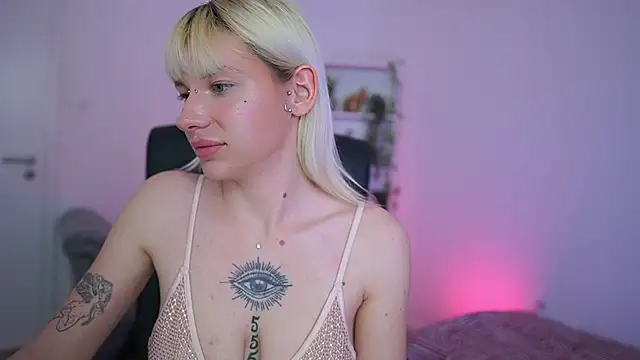 NadiaTiger18 Adlı Modelin Canlı XXX Sohbeti