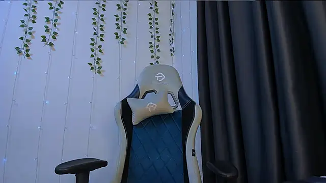 KarlaSim: онлайн-секс-чат