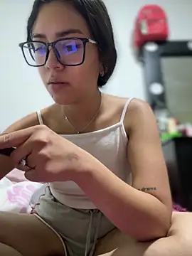 Chatroom XXX en direct de Mila_Morgan