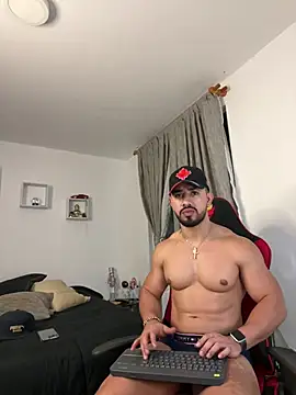 Chat +18 de Ezzio_Scolaro ao vivo
