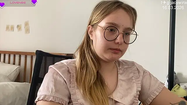 JacyWinslat Adlı Modelin Canlı XXX Sohbeti