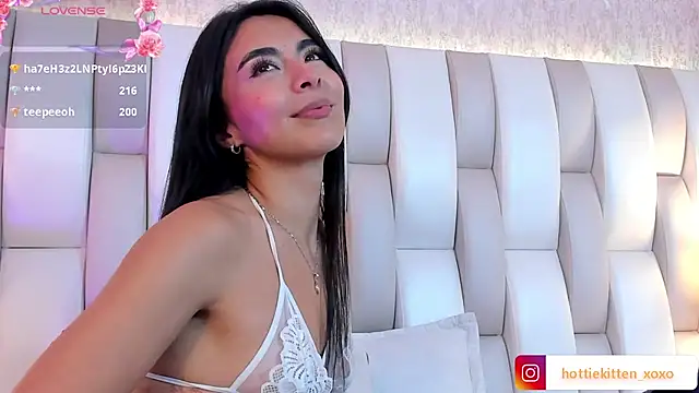 XXX chat uživo modela Viollet_xoxo