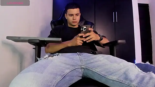 دردشة Liam_Mateo الجنسية المباشرة