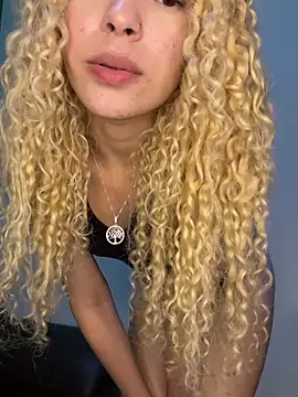 Show de loirinha_atrevida na webcam