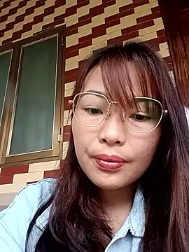 Milik-1022 live XXX chat