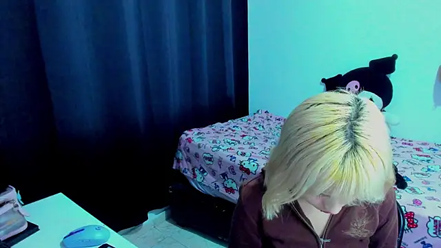 Akane-Mou: онлайн-секс-чат