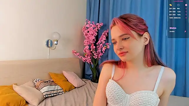 PeachMirth webcam show