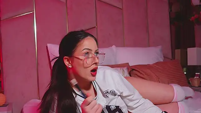 LucyLextonX: онлайн-секс-чат