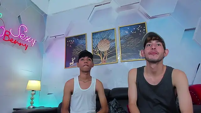 Pokazy przed kamerką – Spicy_guys