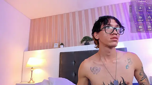 Show modela Julien_Ansel na web-kameri