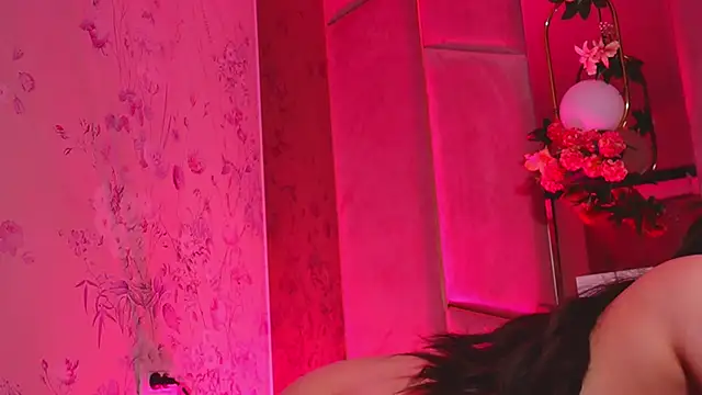 LucyLextonX Webcam show