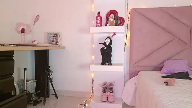 eva_sin18 Adlı Modelin Canlı XXX Sohbeti