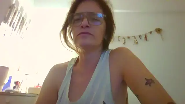 brisadelanoche élő XXX-chatje