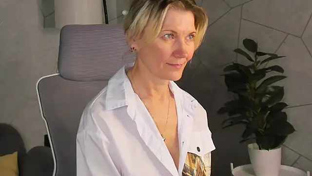 Julie_Lucas' Live XXX Chat