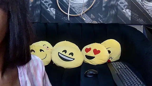 Chat +18 de Lilmisbaddyxxx ao vivo